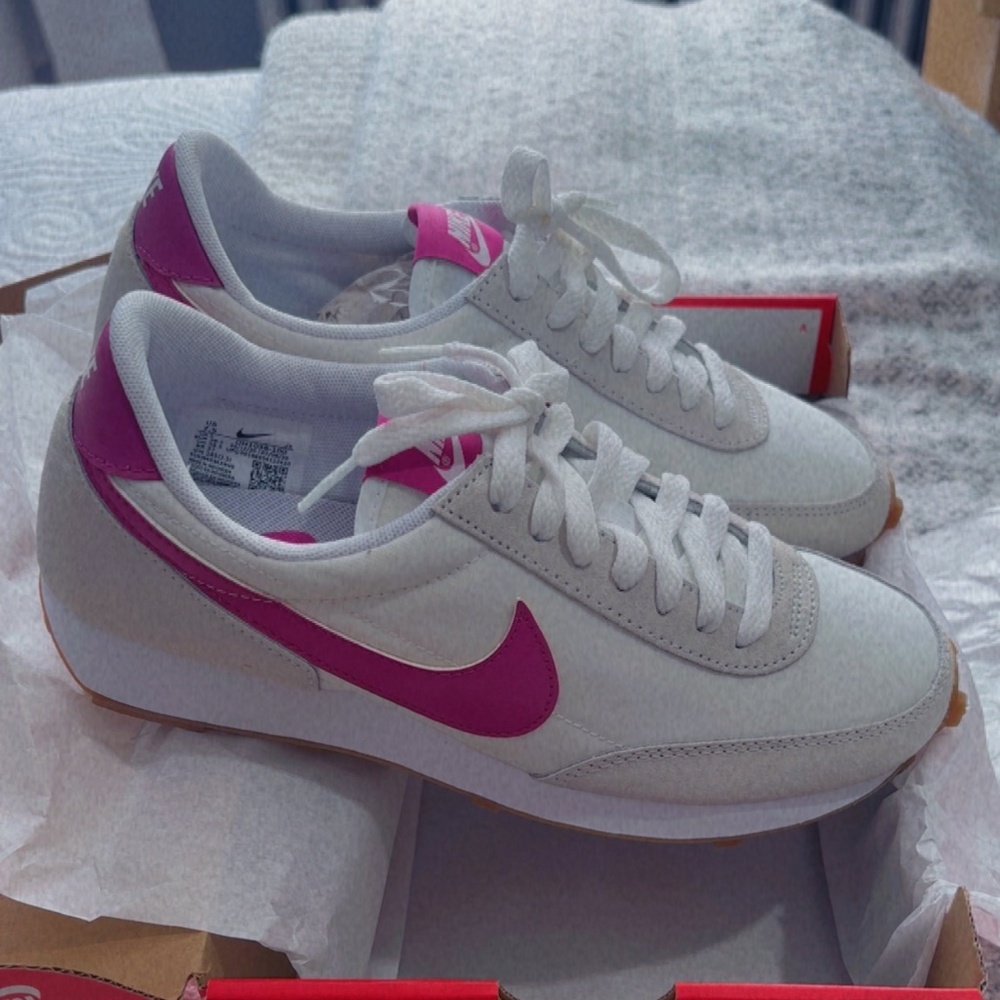 Women’s Nike Daybreak sneaker